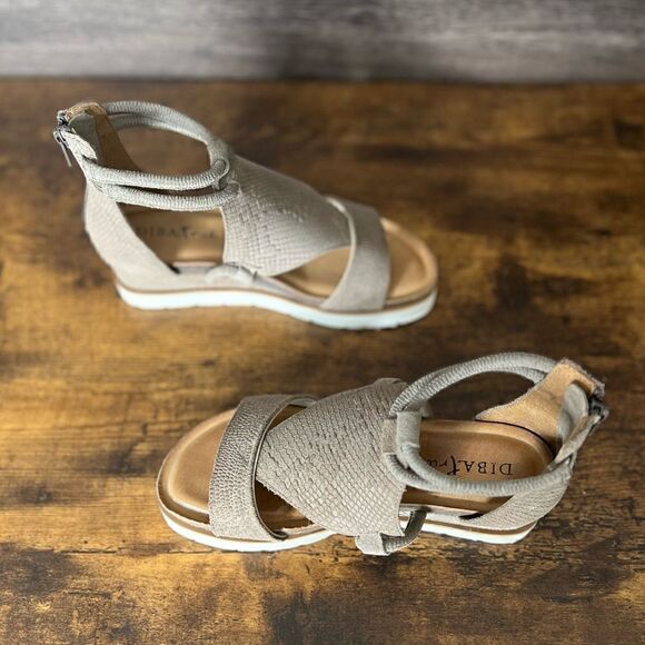 Diba True Women's Green Clover Cushioned Low Wedge Sandal in Taupe. Size 6. New! - Picture 13 of 16